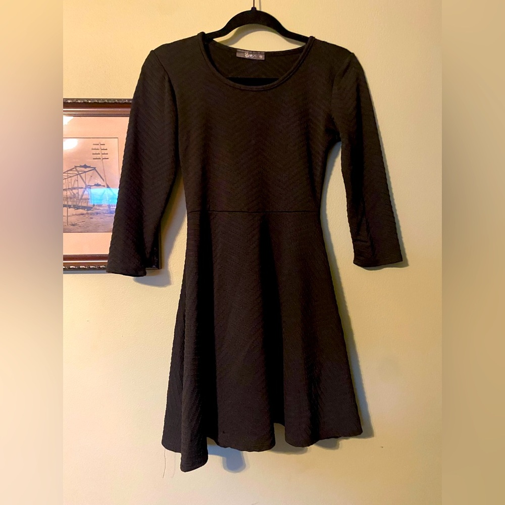 Black maxi dress. 3/4 sleeves
